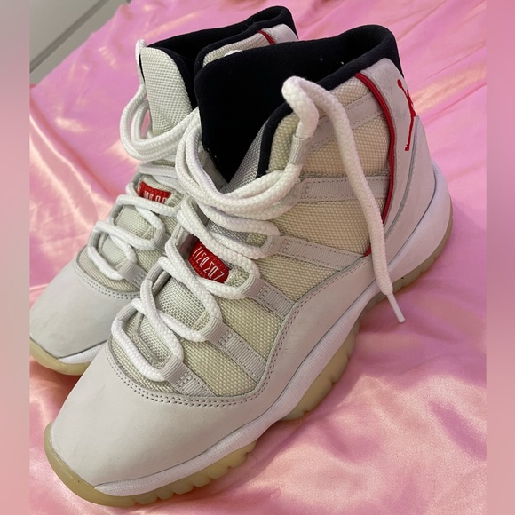 Jordan 11 platinum tint - Picture 3 of 6